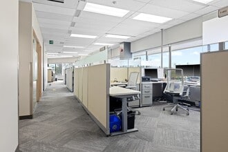 20 Colonnade Rd, Ottawa, ON à vendre Photo intérieure– Image 2 sur 5