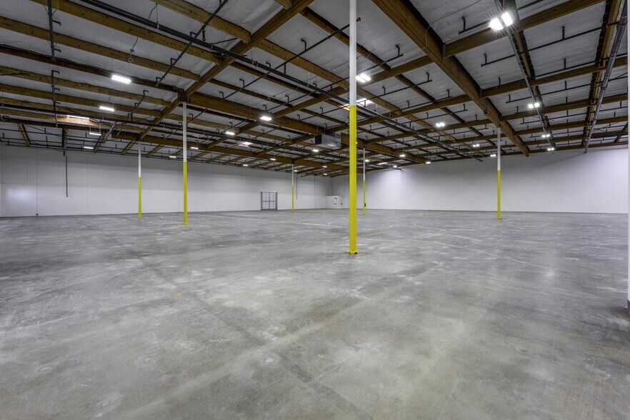 9455 Cabot Dr, San Diego, CA à louer - Photo intérieure – Image 2 sur 7