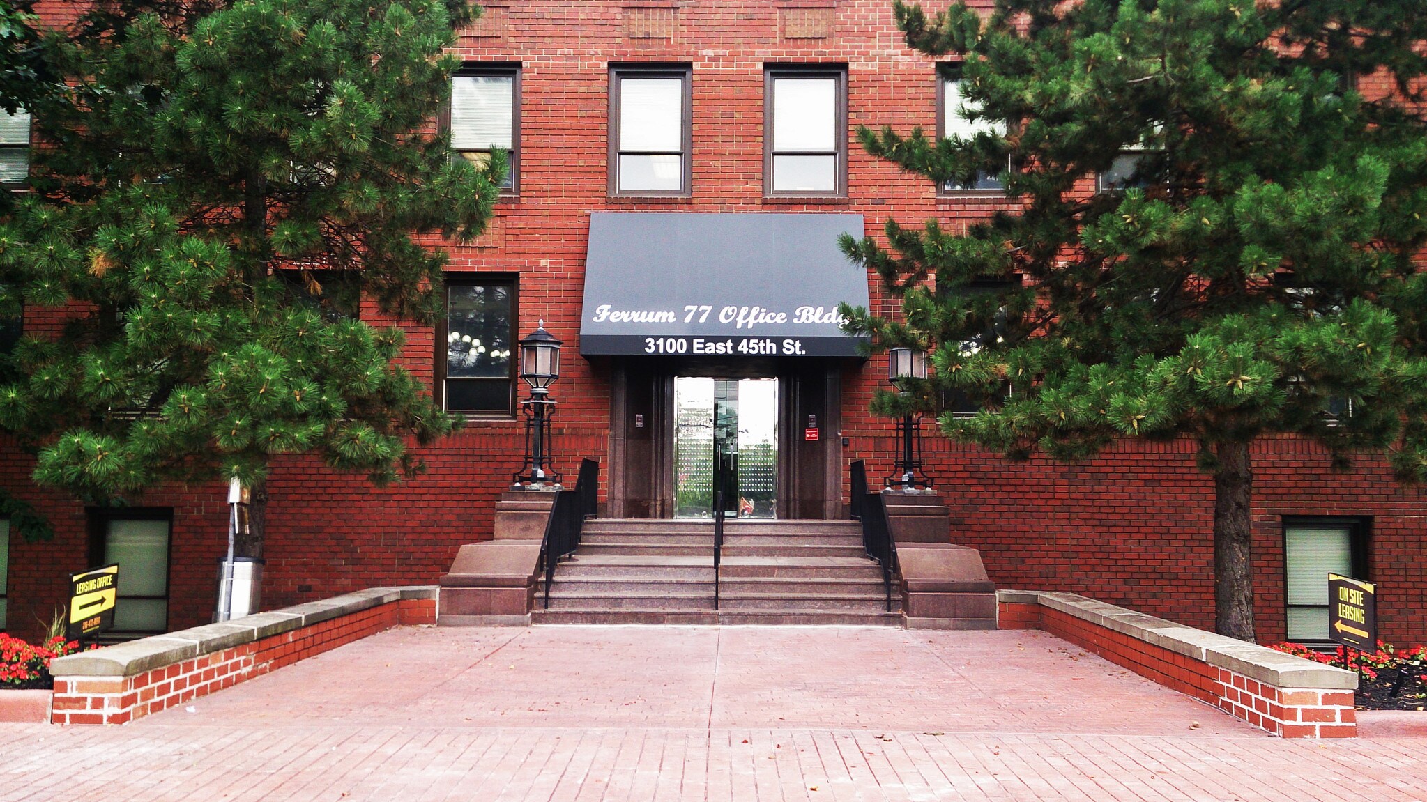 3100 E 45th St, Cleveland, OH à louer Photo principale– Image 1 sur 35