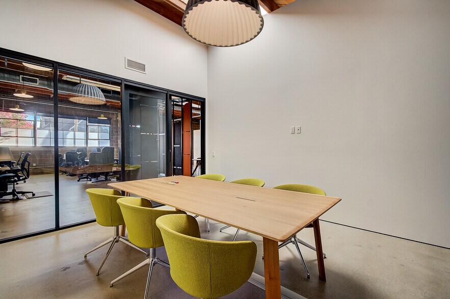 219-221 Rose Ave, Venice, CA à louer - Photo de l’immeuble – Image 2 sur 5