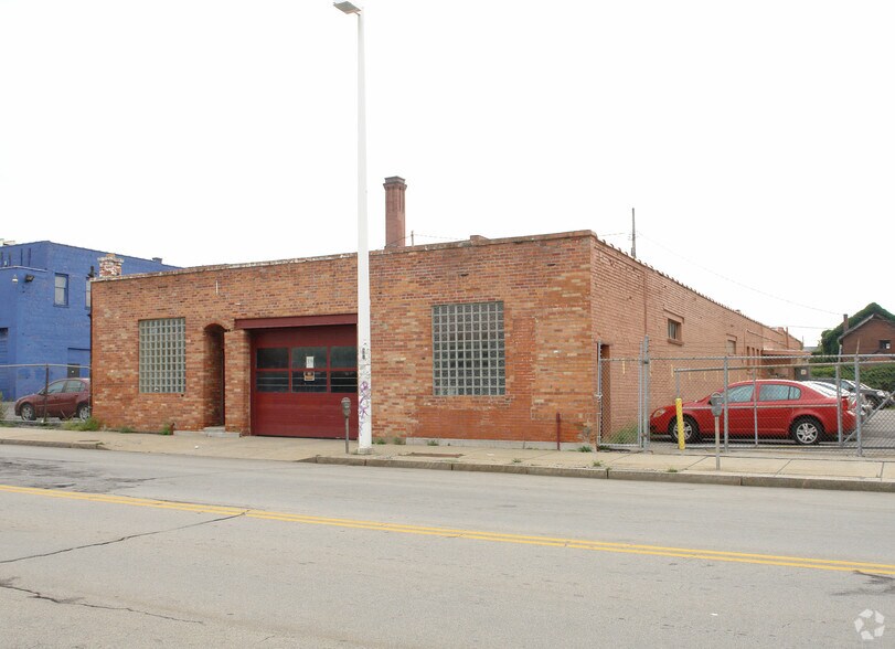 379 Ellicott St, Buffalo, NY à vendre - Photo principale – Image 1 sur 2