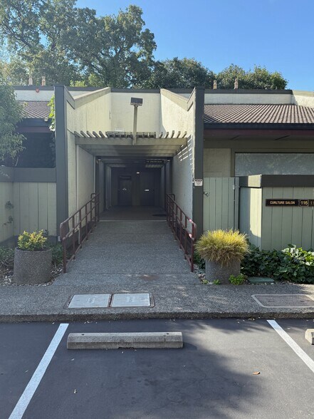 1144 Sonoma Ave, Santa Rosa, CA à louer - Photo de l’immeuble – Image 2 sur 6