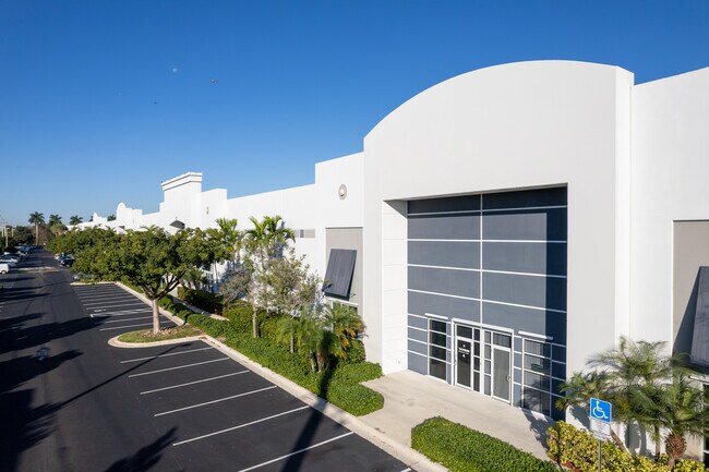 Plus de détails pour 730 S Powerline Rd, Deerfield Beach, FL - Local d'activités, Industriel/Logistique à louer