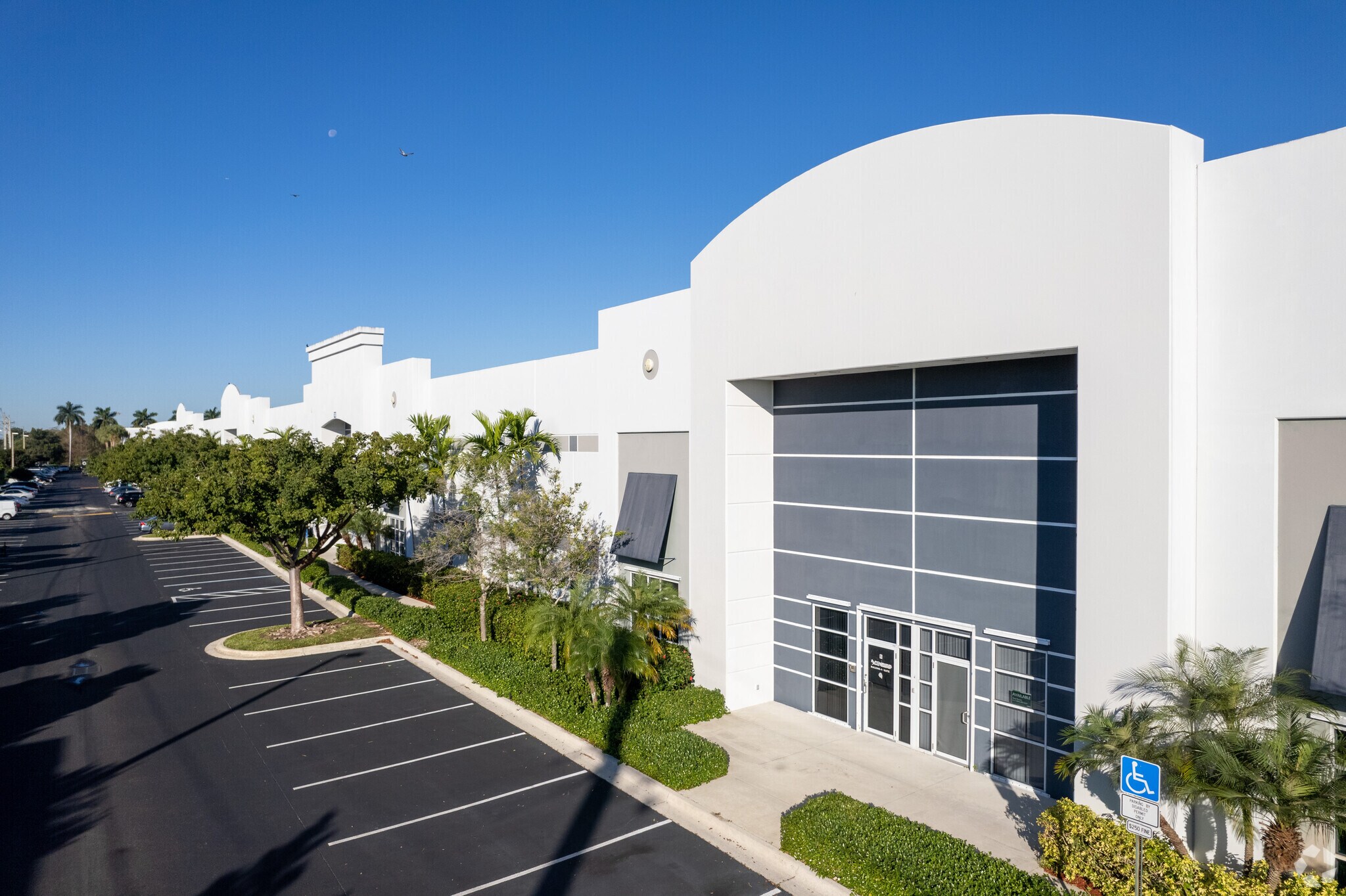 730 S Powerline Rd, Deerfield Beach, FL à louer Photo de l’immeuble– Image 1 sur 15