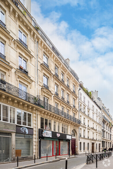 8 Rue Martel, Paris à louer - Photo de l’immeuble – Image 2 sur 2