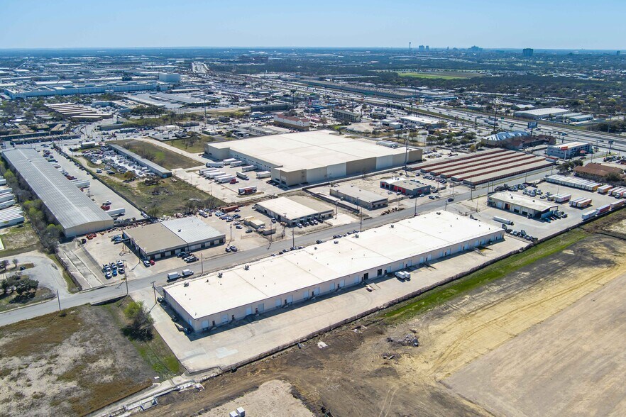 4727-4751 Center Park Blvd, San Antonio, TX à louer - Photo de l’immeuble – Image 2 sur 35