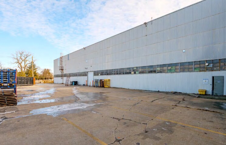 310 Ellis St E, Windsor, ON à vendre - Photo de l’immeuble – Image 3 sur 6