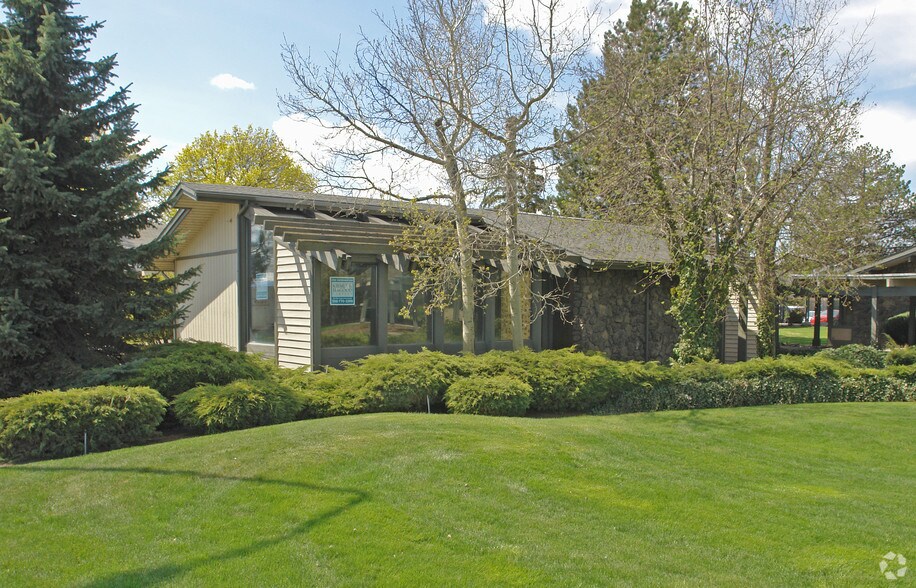 909 N Pines Rd, Spokane Valley, WA à louer - Photo de l’immeuble – Image 1 sur 7