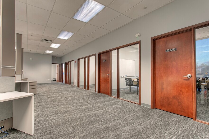 1103 Allen Dr, Milford, OH à louer - Photo de l’immeuble – Image 3 sur 4