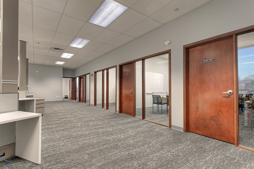 1103 Allen Dr, Milford, OH à vendre - Photo intérieure – Image 3 sur 4