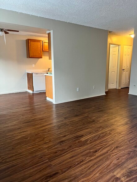 6244-6260 N Columbia Way, Portland, OR à vendre - Photo de l’immeuble – Image 3 sur 14