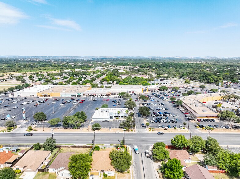 7723 Guilbeau Rd, San Antonio, TX à vendre - Photo de l’immeuble – Image 3 sur 18