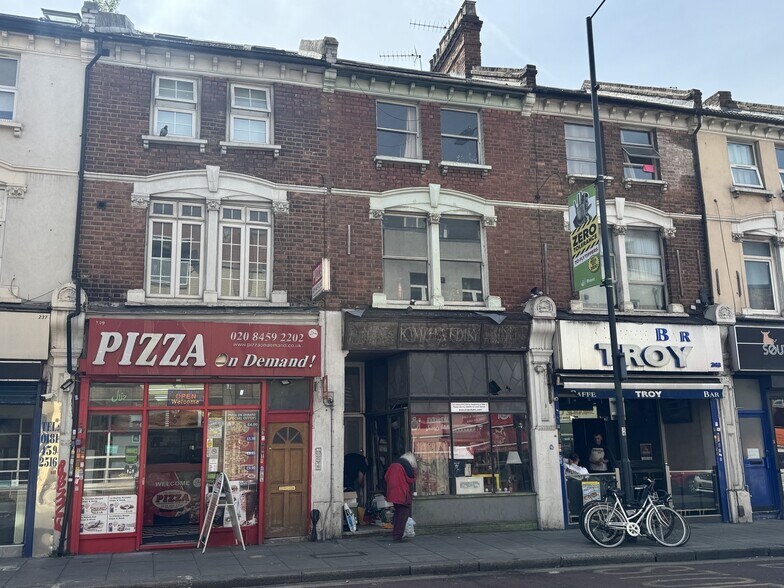 241 High Rd, Londres à vendre - Photo de l’immeuble – Image 2 sur 3