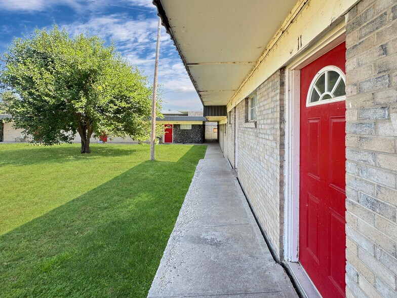 2618 10th Ave, Canyon, TX à vendre - Photo de l’immeuble – Image 2 sur 9