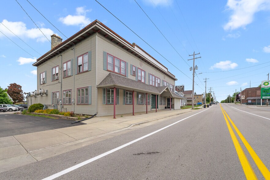 1302 Main st, Saint Cloud, WI à vendre - Photo de l’immeuble – Image 3 sur 33