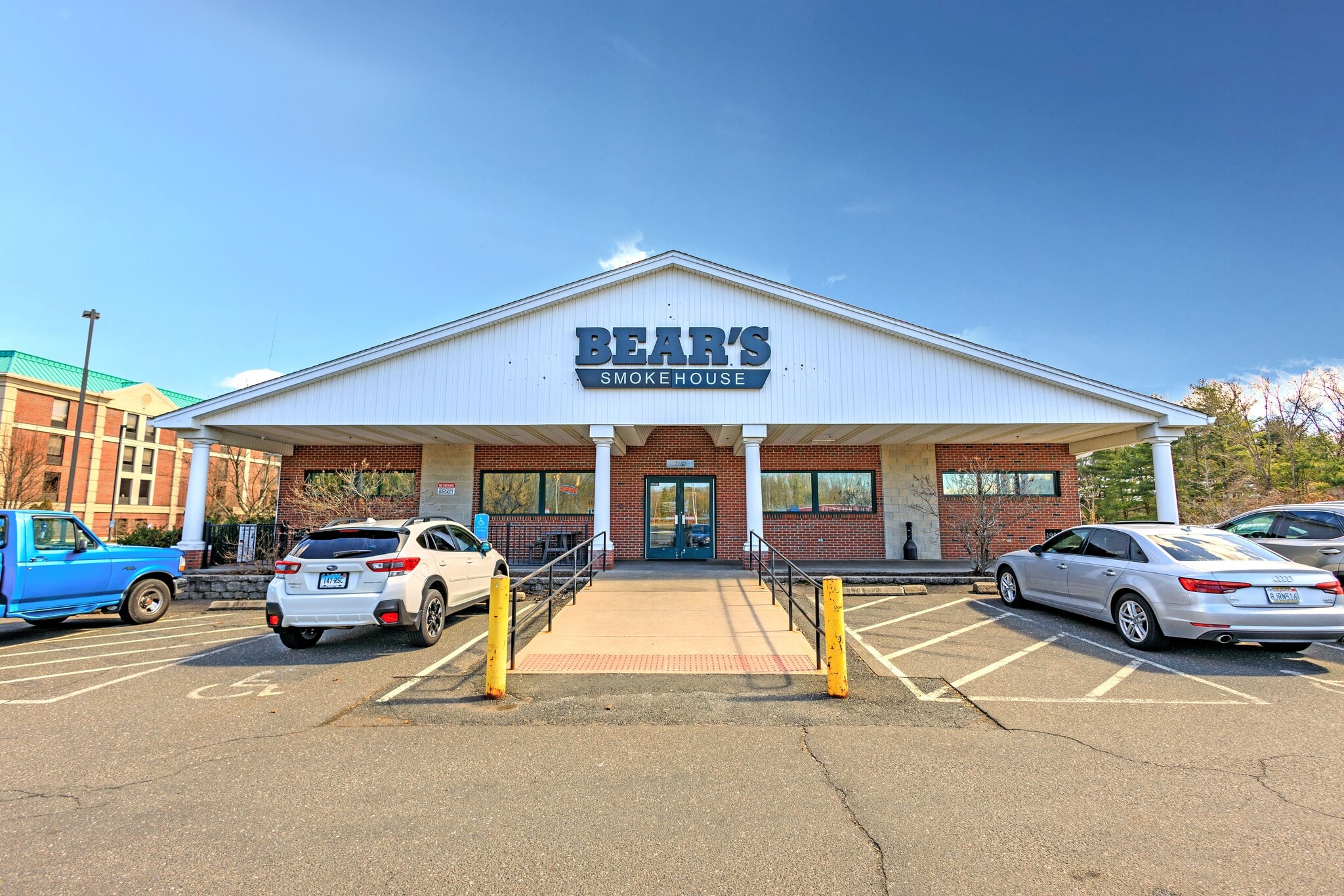 2152 Poquonock Ave, Windsor, CT à vendre Photo principale– Image 1 sur 6