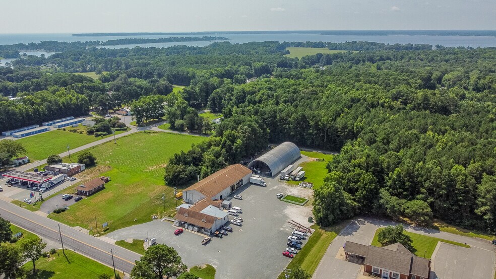 16552 General Puller Hwy, Deltaville, VA à vendre - Photo de l’immeuble – Image 1 sur 64