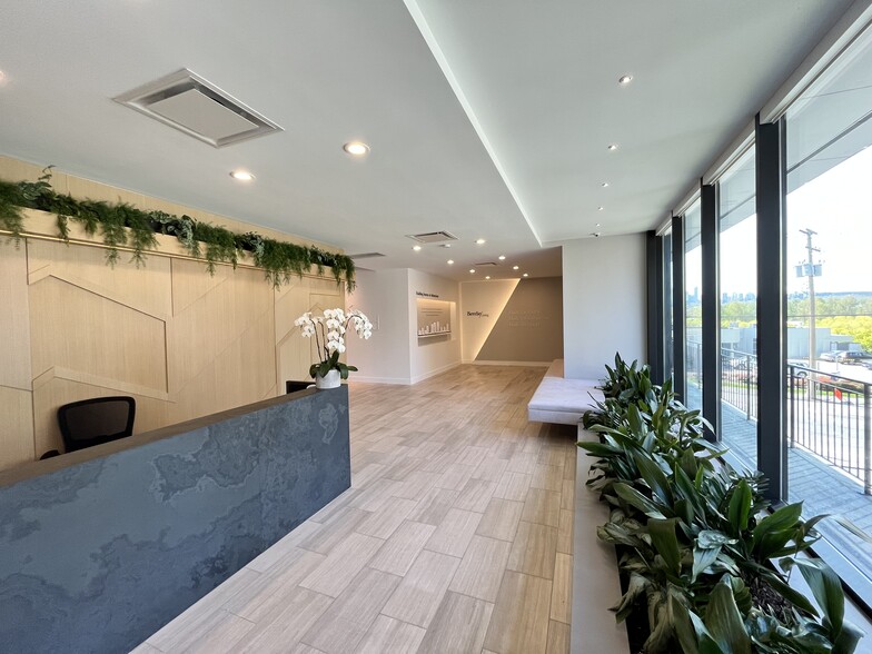 2150 Douglas Rd, Burnaby, BC à louer - Photo de l’immeuble – Image 3 sur 5