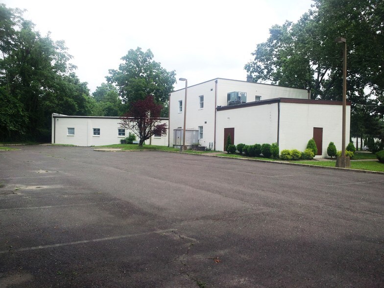 16 Reeves Ave, Hamilton, NJ à louer - Photo de l’immeuble – Image 3 sur 7