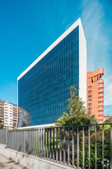 Calle Del Príncipe De Vergara, 132, Madrid, Madrid à louer - Photo de l’immeuble – Image 3 sur 5