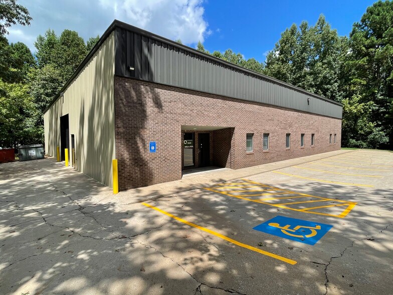 750 N Price Rd, Sugar Hill, GA à louer - Photo de l’immeuble – Image 3 sur 19