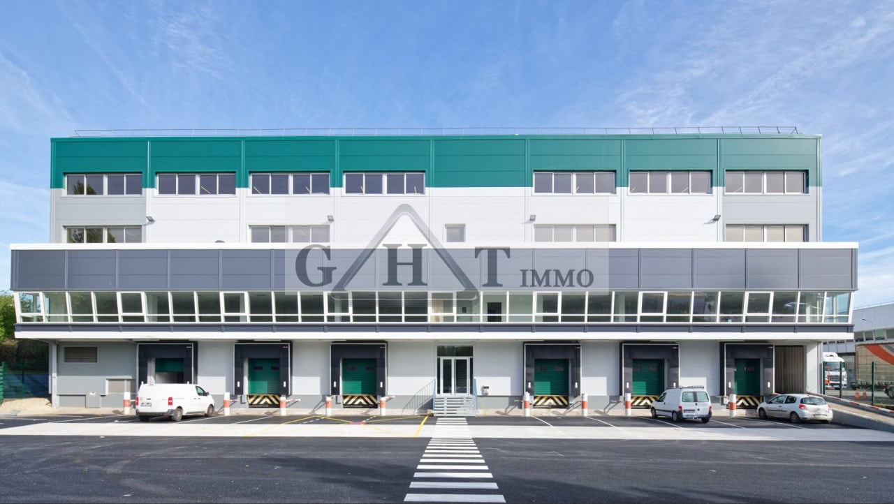 Industriel/Logistique dans Rosny-sous-Bois à louer Photo de l’immeuble– Image 1 sur 13