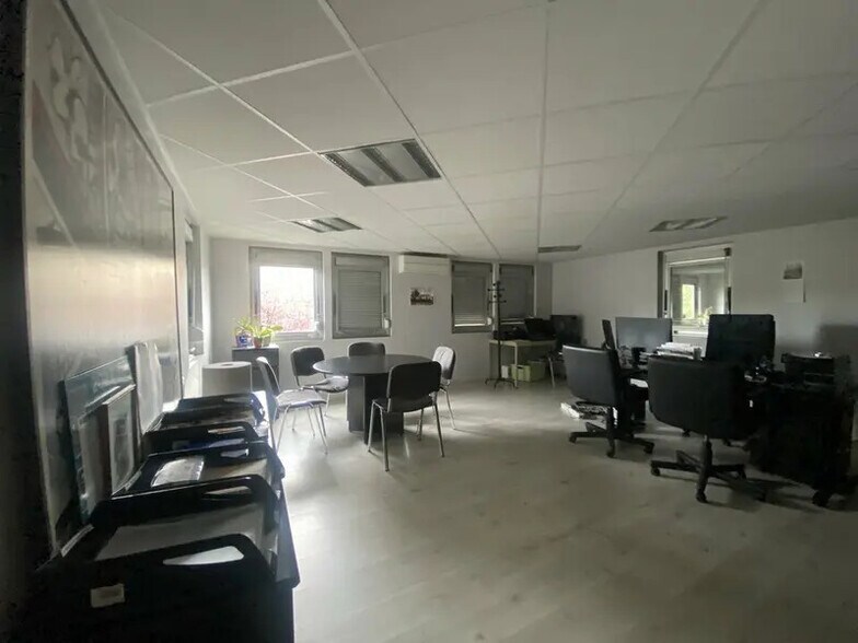 Bureau dans Pantin à louer - Photo de l’immeuble – Image 2 sur 9