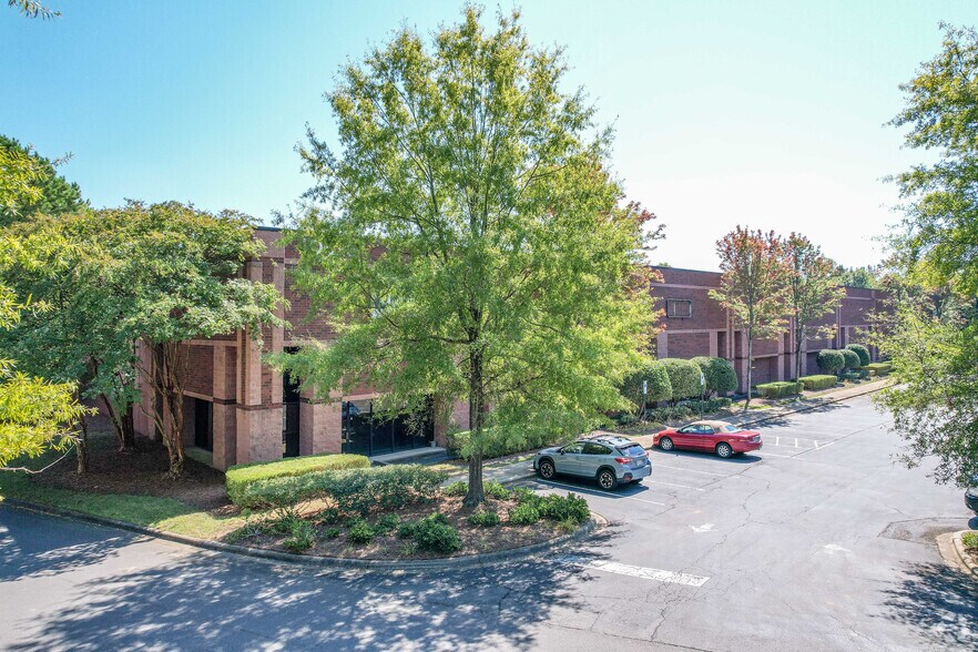 10525 Granite St, Charlotte, NC à louer - Photo de l’immeuble – Image 1 sur 5