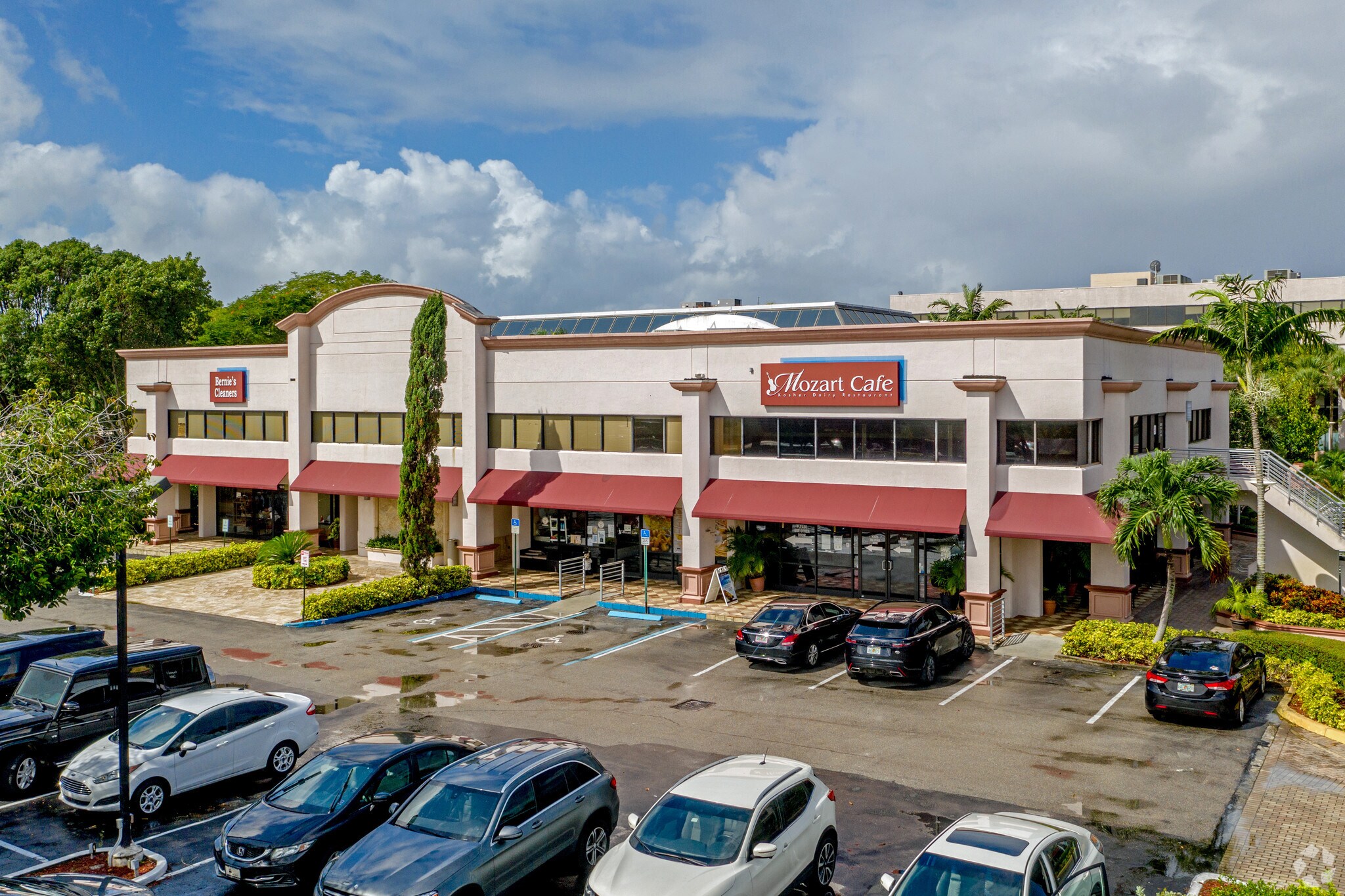 7300 W Camino Real, Boca Raton, FL à vendre Photo principale– Image 1 sur 3