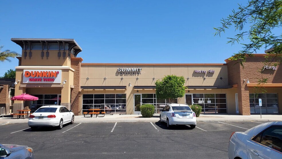 2051 W Chandler Blvd, Chandler, AZ à louer - Photo de l’immeuble – Image 3 sur 5