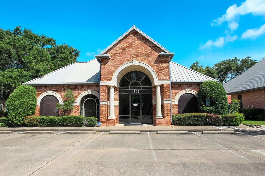 4501 Sweetwater Blvd, Sugar Land, TX à louer - Photo de l’immeuble – Image 2 sur 7