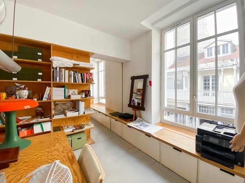 38 Rue Marguerite De Rochechouart, Paris à louer - Photo de l’immeuble – Image 3 sur 6