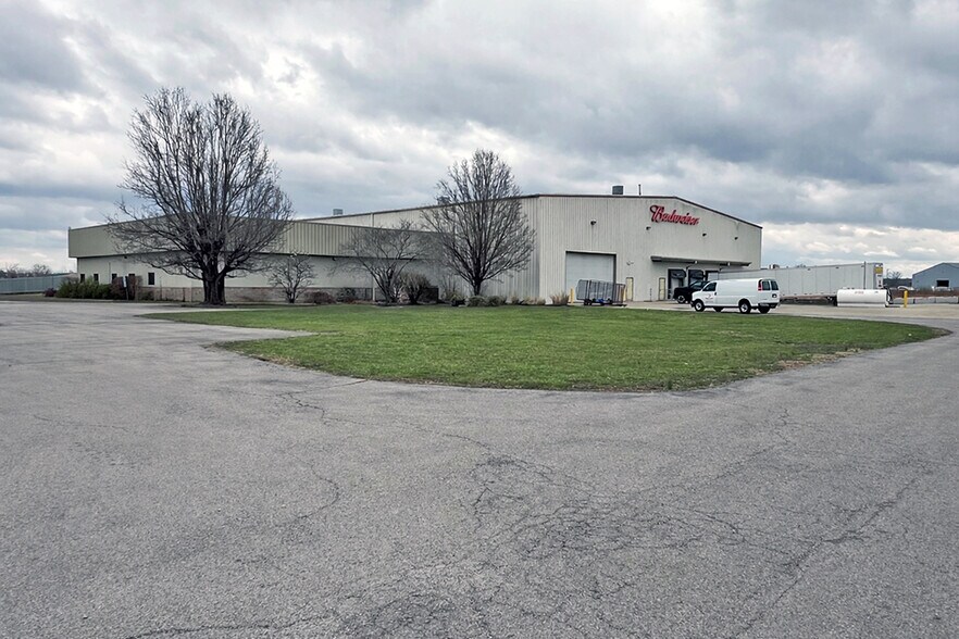 105 Dillinger Rd, Carbondale, IL à vendre - Photo principale – Image 1 sur 11
