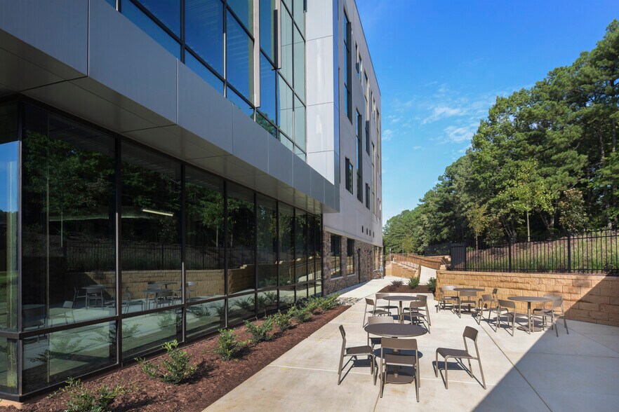 4225 Macon Pond Rd, Raleigh, NC à louer - Photo de l’immeuble – Image 3 sur 6