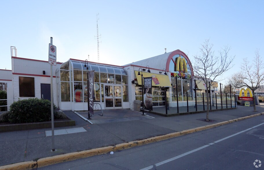 1149 Esquimalt Rd, Esquimalt, BC à louer - Photo de l’immeuble – Image 2 sur 4