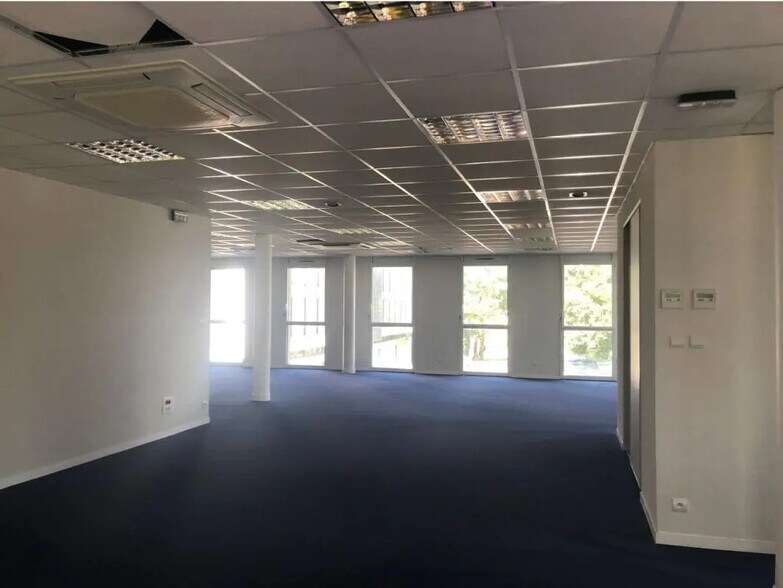 Local commercial dans Vannes à vendre - Photo de l’immeuble – Image 3 sur 4