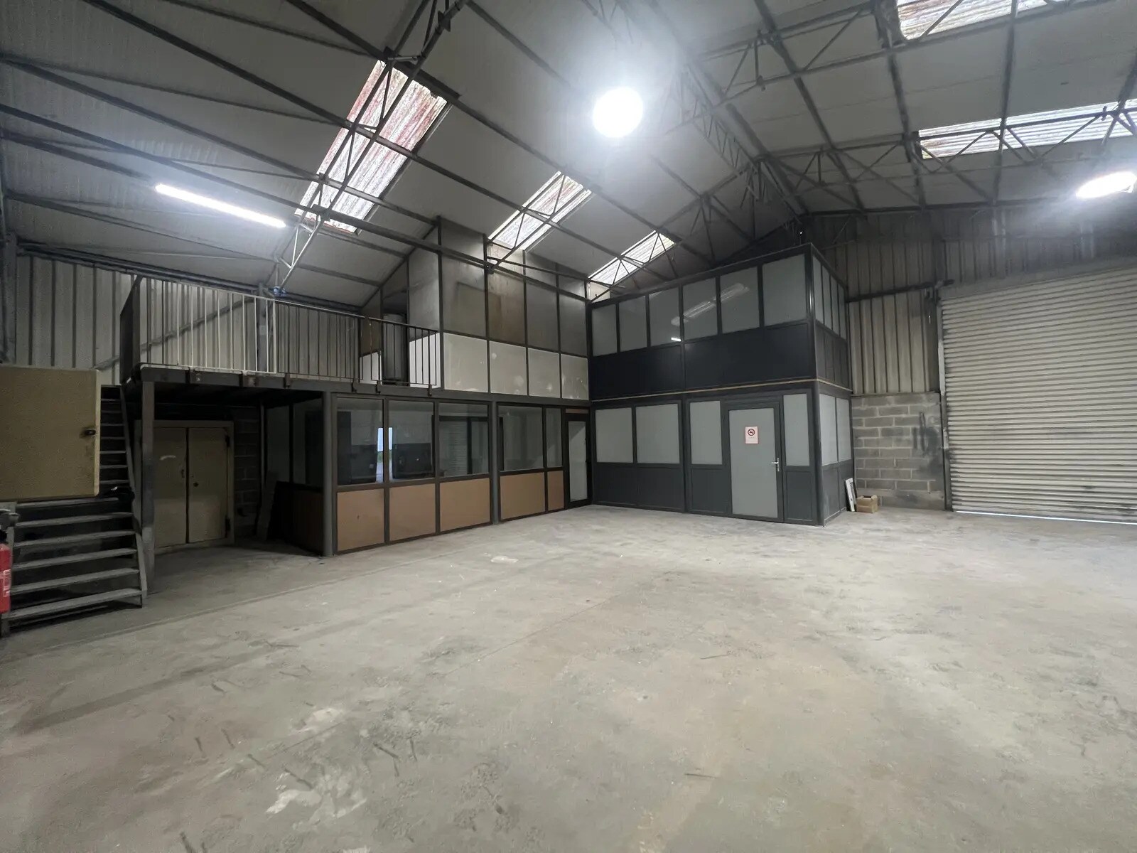 2 Rue Du Moulin De L'Isle, Hermes à louer Photo de l’immeuble– Image 1 sur 6