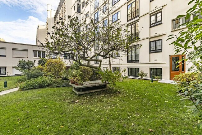 Plus de détails pour 140 Rue De La Croix Nivert, Paris - Bureau à louer