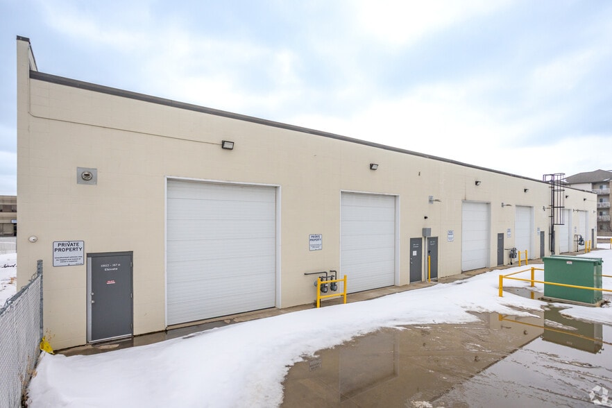 10012 167 St NW, Edmonton, AB à louer - Photo de l’immeuble – Image 2 sur 3