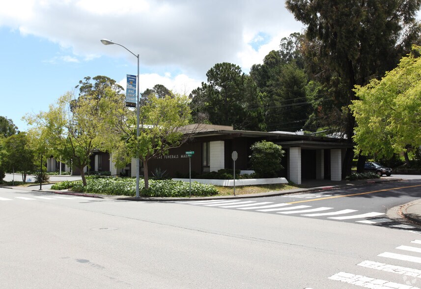 601 Tamalpais Dr, Corte Madera, CA à vendre - Photo principale – Image 1 sur 7