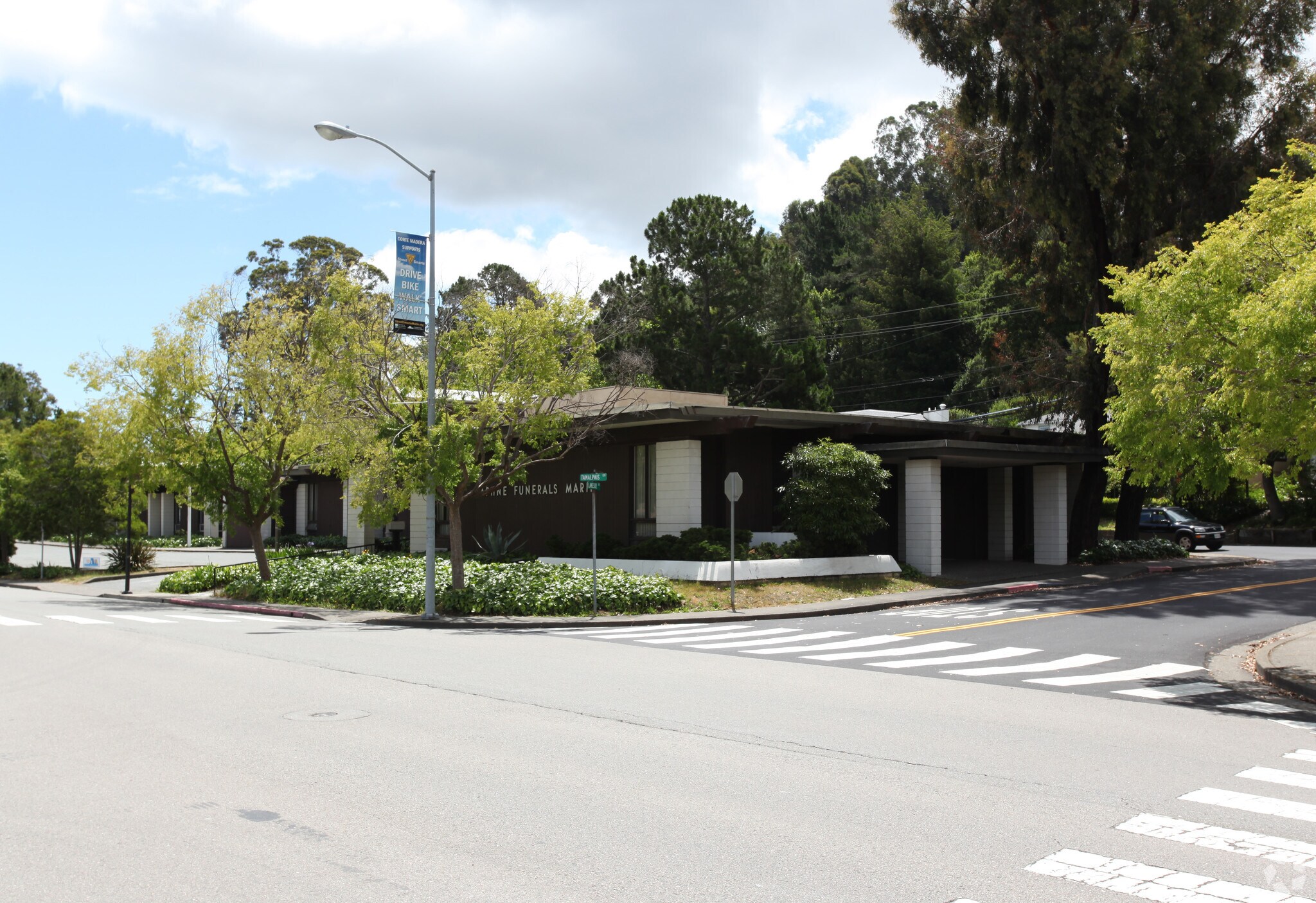 601 Tamalpais Dr, Corte Madera, CA à vendre Photo principale– Image 1 sur 8