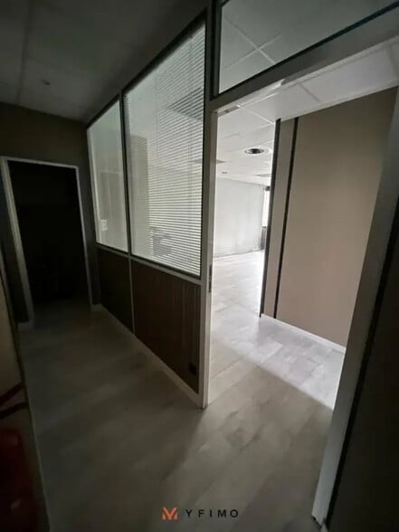 Bureau dans Aubergenville à louer - Photo intérieure – Image 3 sur 7
