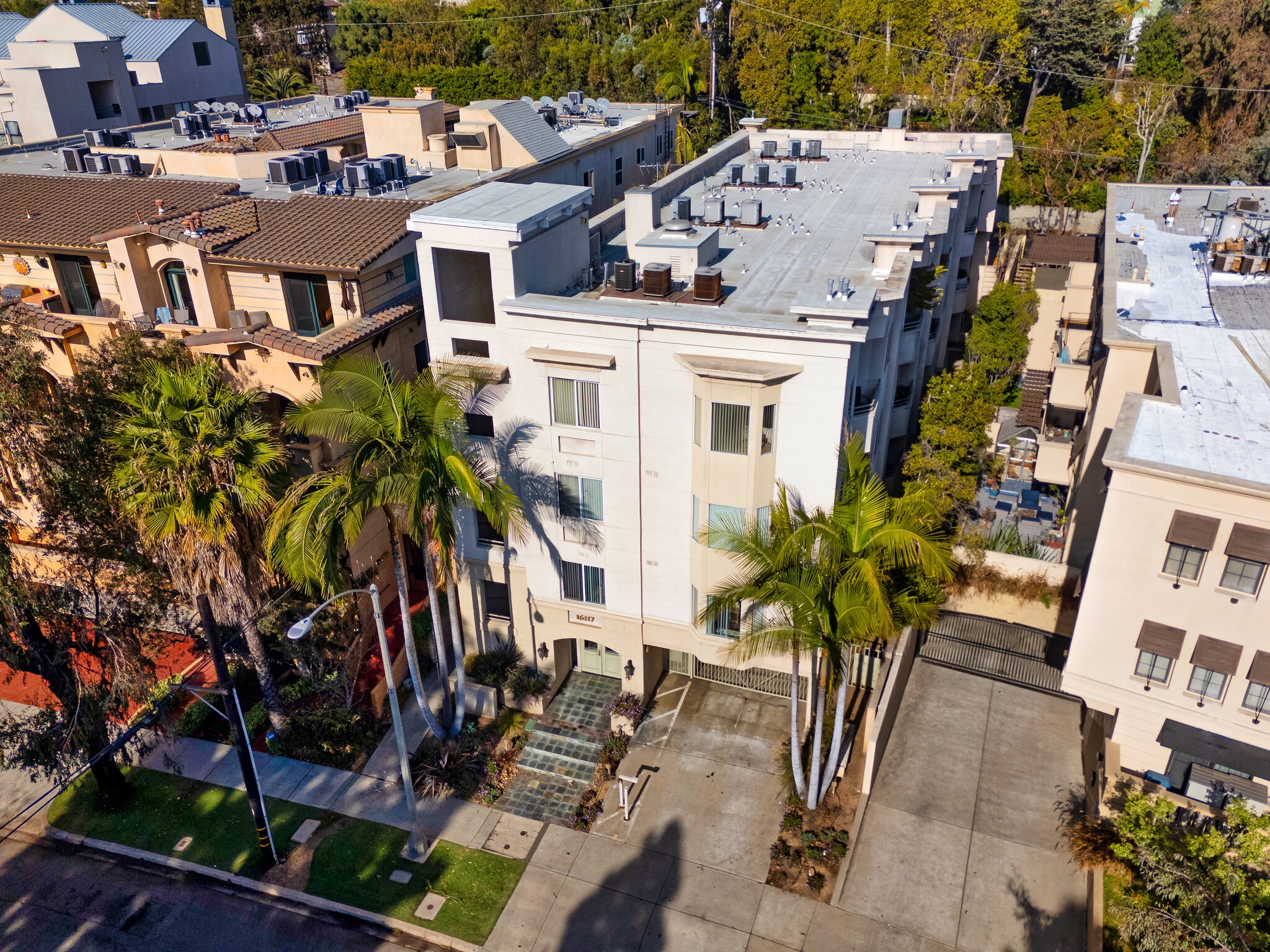 16117 W Sunset Blvd, Pacific Palisades, CA à vendre Photo de l’immeuble– Image 1 sur 16