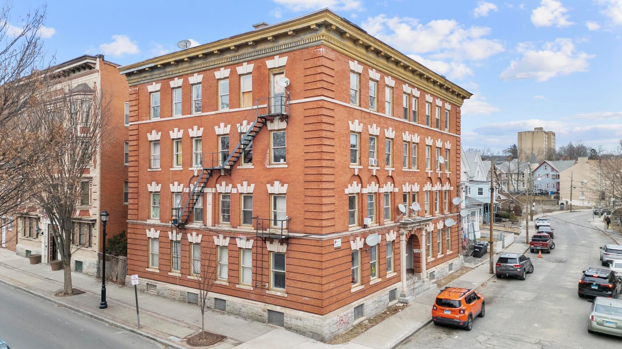 48-50 Mitchell Ave, Waterbury, CT à vendre Photo principale– Image 1 sur 19