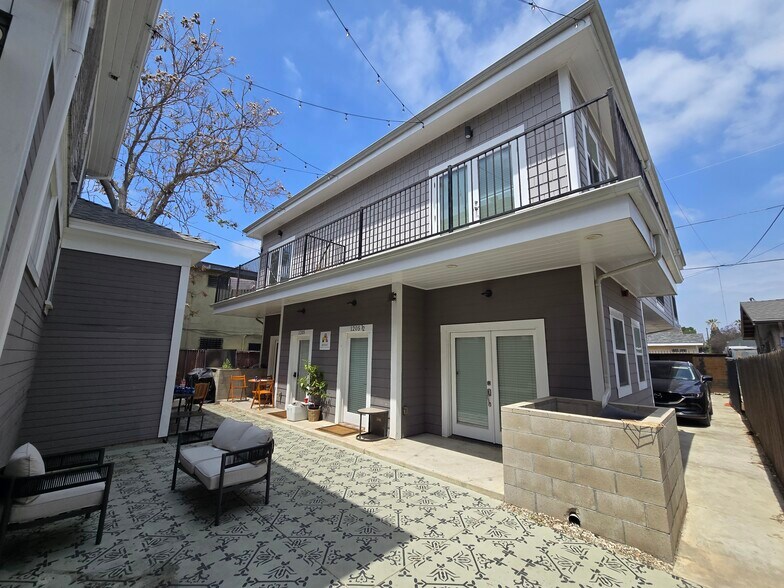 1205 W 37th Pl, Los Angeles, CA à vendre - Photo de l’immeuble – Image 2 sur 10