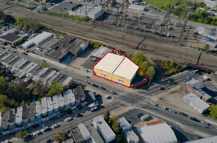 2065 E Glenwood Ave, Philadelphia, PA à vendre - Photo de l’immeuble – Image 1 sur 1