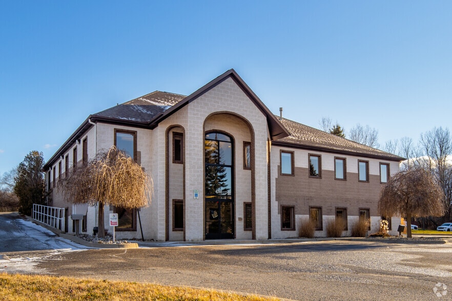 4205 Charlar Dr, Holt, MI à vendre - Photo principale – Image 1 sur 54