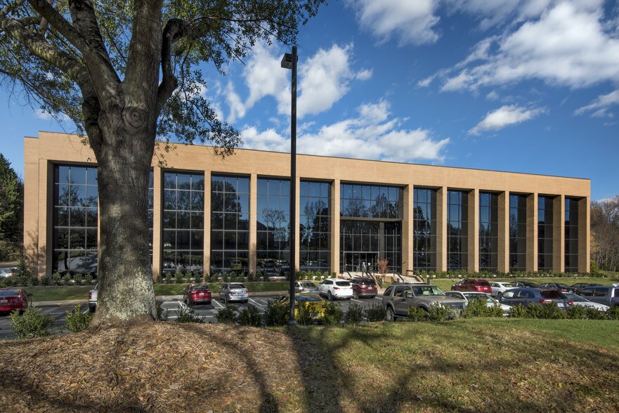 400 Executive Center Dr, Greenville, SC à louer - Photo de l’immeuble – Image 2 sur 7