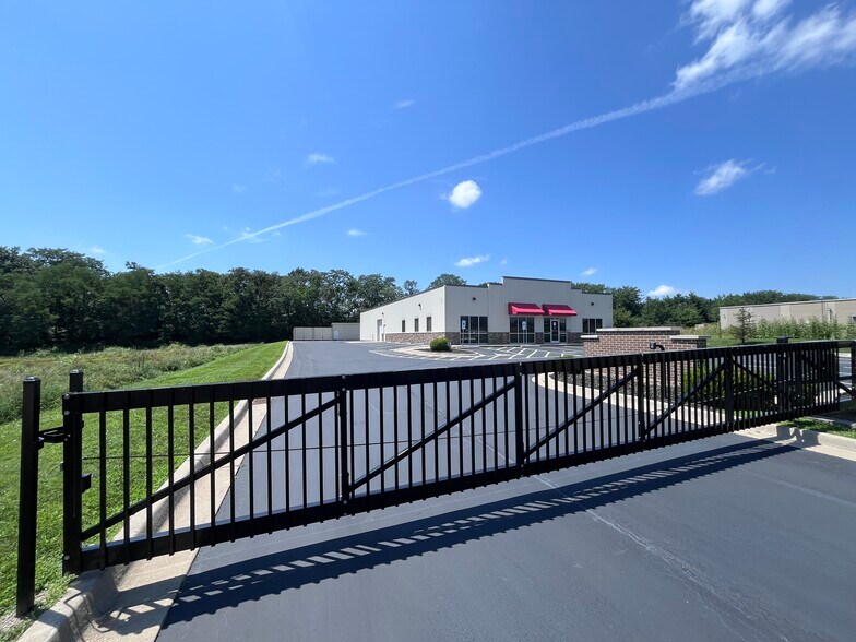 8576 N Green Hills Rd, Kansas City, MO à vendre - Photo de l’immeuble – Image 2 sur 13