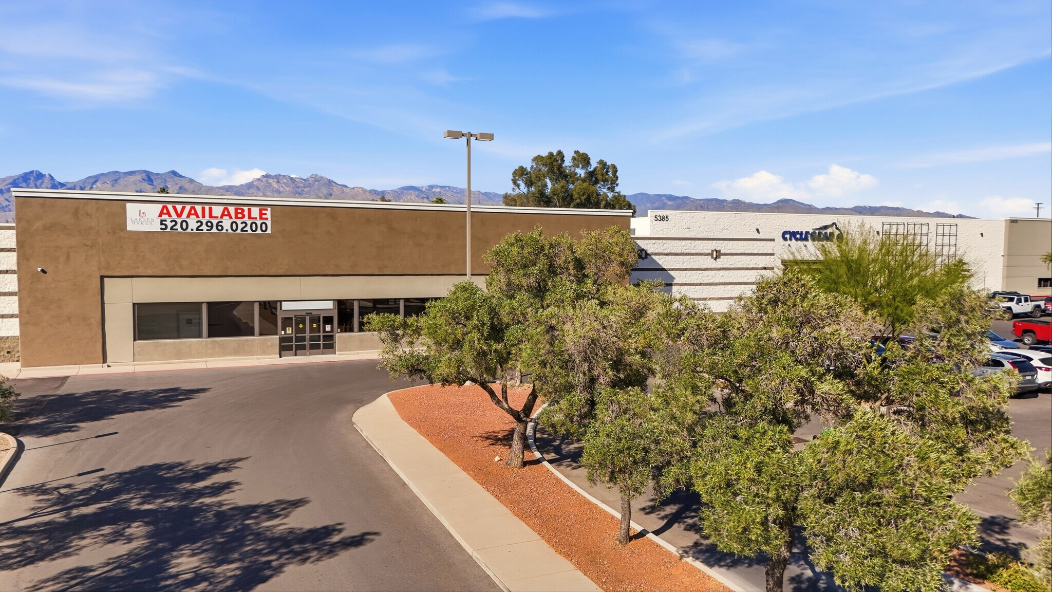 5355-5455 E Broadway Blvd, Tucson, AZ à louer Photo de l’immeuble– Image 1 sur 14